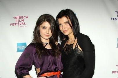Eve Hewson e Alison